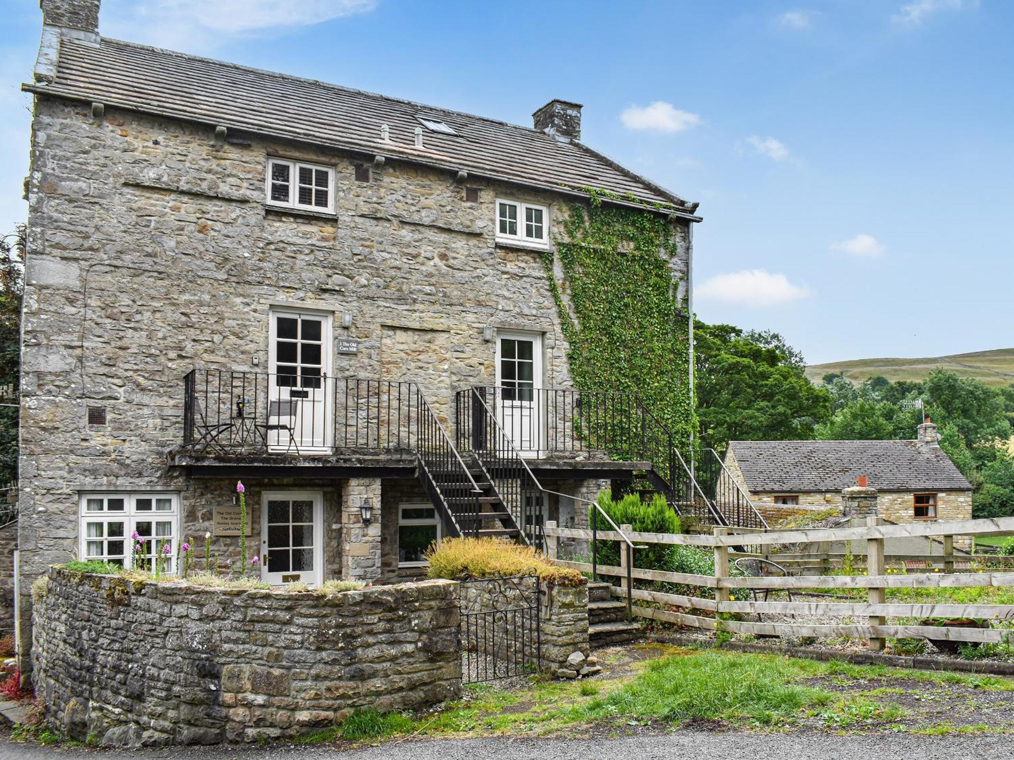 Вилла 1 The Old Corn Mill West Burton Экстерьер фото